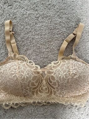 Bali Lace Bralette Soft Cups Size M Bra Closure